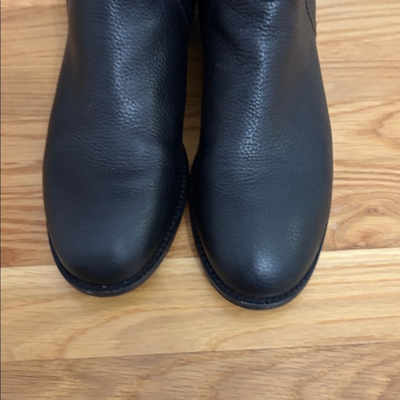 Tory Burch Beautiful Black Leather Boot in size 9.5 - Picture 4 of 5